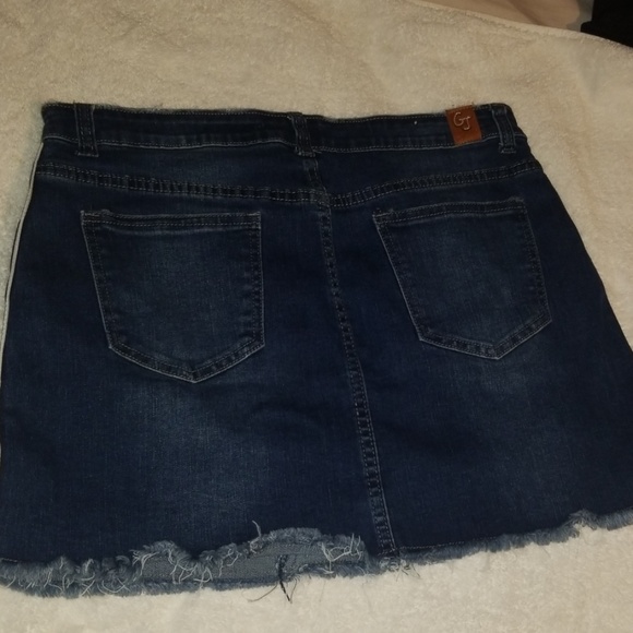 Skirt - Picture 2 of 4